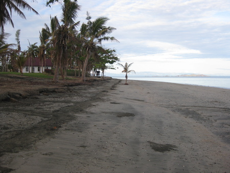 Fiji Sofitel - Strand 2 Wochen nach dem Sturm Fiji Sofitel - Strand 2 Wochen nach dem Sturm